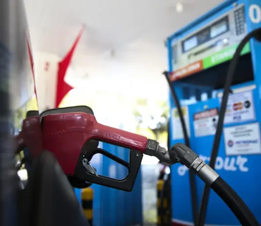 Governo zera impostos da gasolina e amplia subsídios ao diesel e etanol