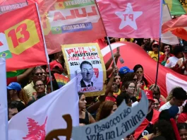 Artistas e apoiadores de Lula ocupam capitais a uma semana do segundo turno