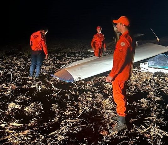Avião cai na MT-010 e deixa duas pessoas feridas em São José do Rio Claro