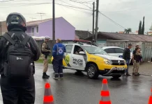 Homem invade escola em Curitiba, faz 13 crianças reféns e morre em ação policial