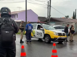 Homem invade escola em Curitiba, faz 13 crianças reféns e morre em ação policial