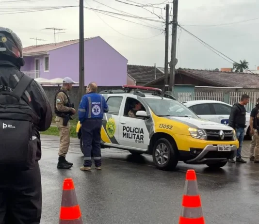 Homem invade escola em Curitiba, faz 13 crianças reféns e morre em ação policial