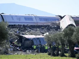 Acidente entre trens na Espanha deixa 68 mortos e leva governo a decretar luto